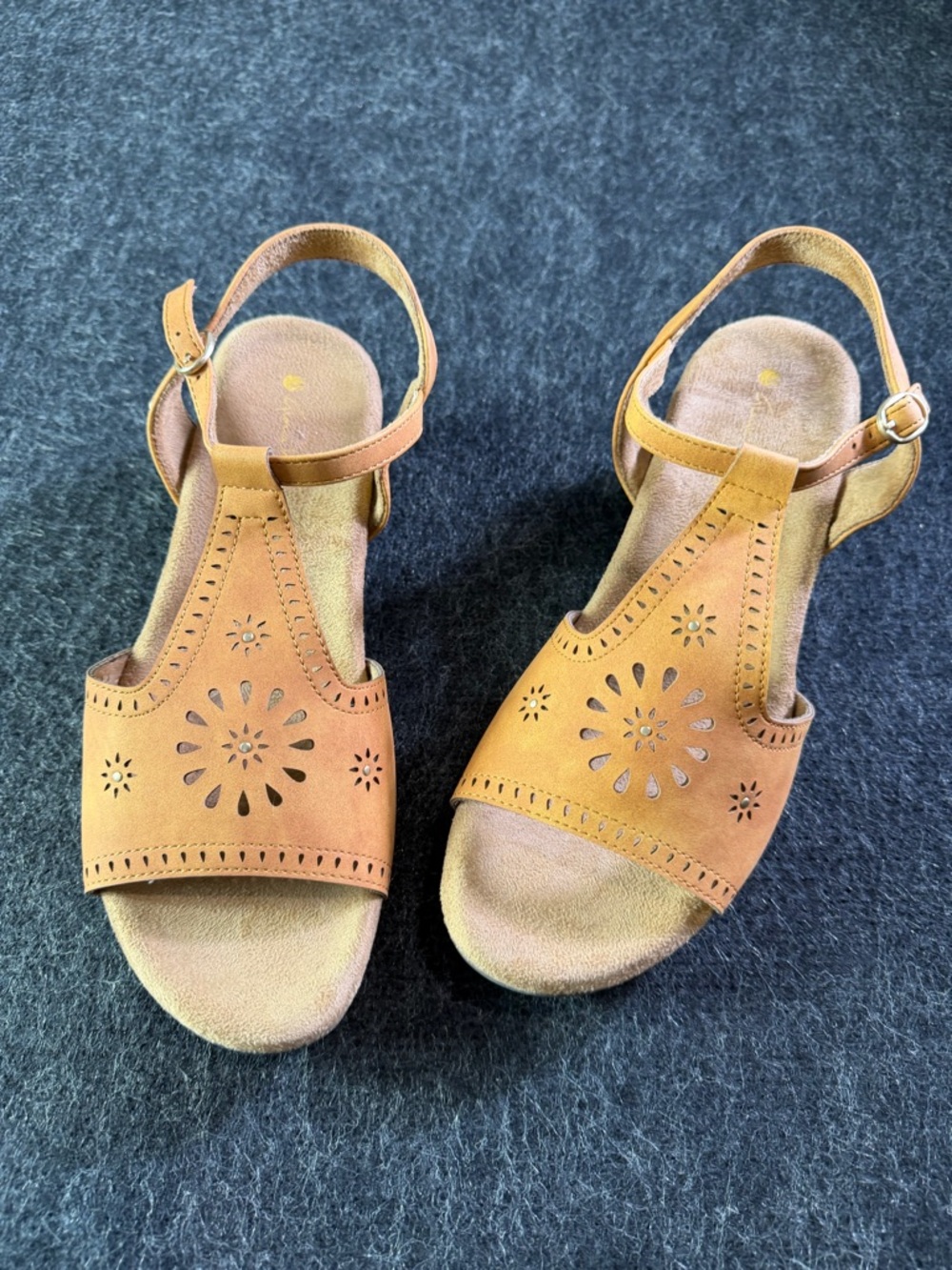 Gloria Vanderbilt Sun Dew T-Strap Sandals in Brown